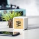 Altavoz compacto de bambú y PLA -ácido- con logo