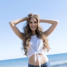 Camiseta tirantes poliéster con logo